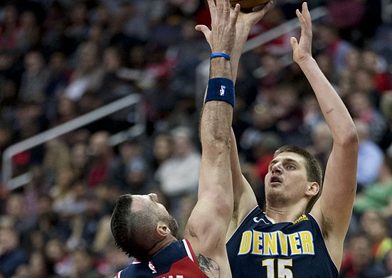 这引发了媒 这引发了媒