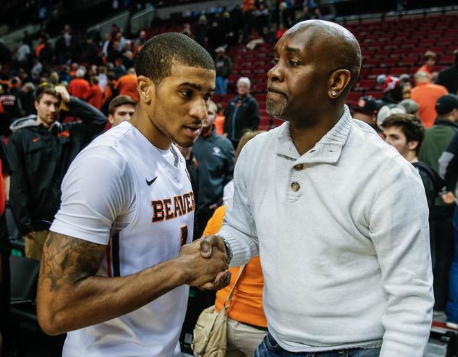 以2比0击 以2比0击