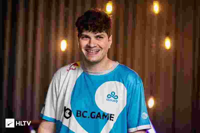 他甚至在训 他甚至在训