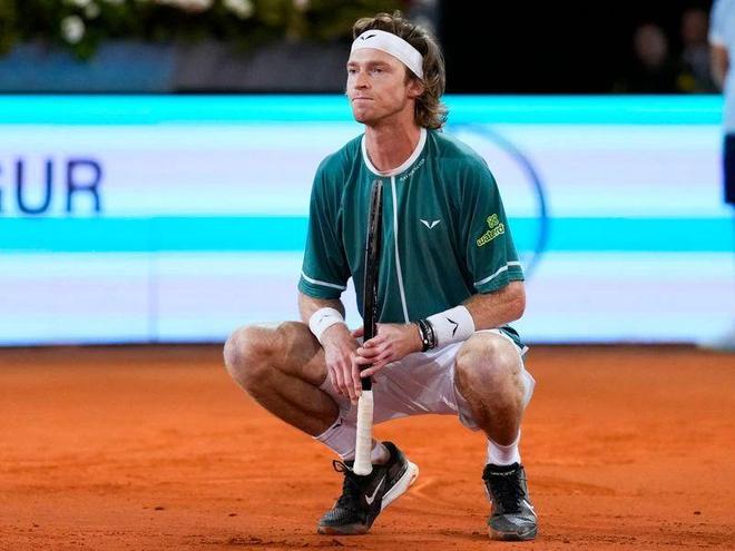 无论是在训 无论是在训