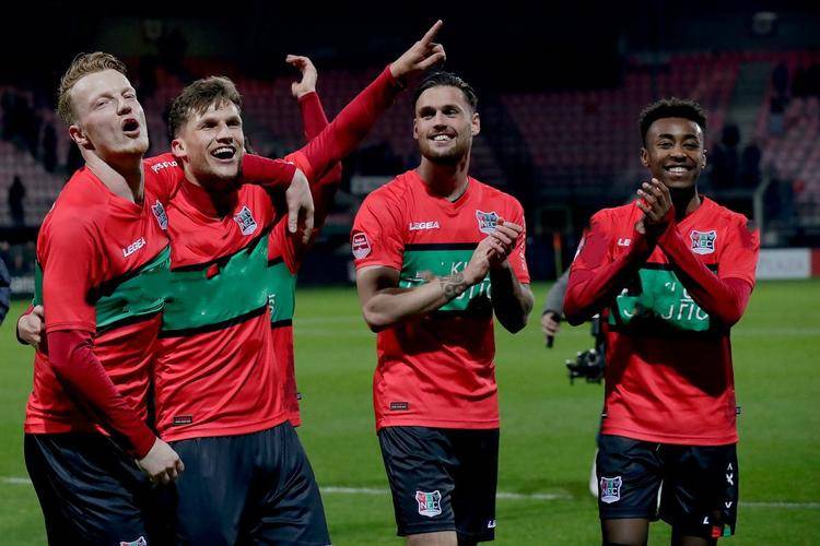 3人或成国 3人或成国